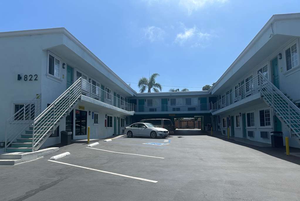Motel 9 - carbon neutral hotel in Oceanside
