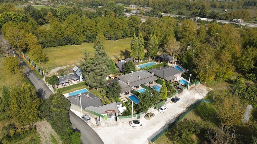 Naturel Stone Villalari in Sapanca, Turkey