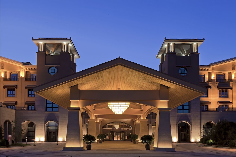 Tianjin Jingji Shengguang Hot Spring Resort Hotel — 5-Star Luxury Hotel in Tianjin, People's Republic of China