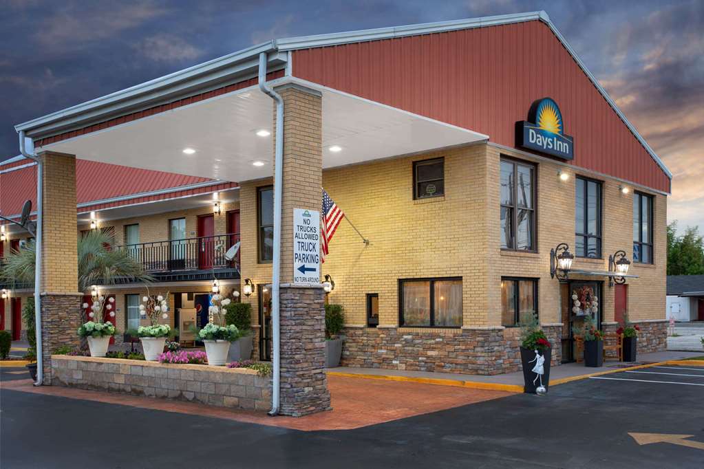Days Inn by Wyndham Lake City - photo 5