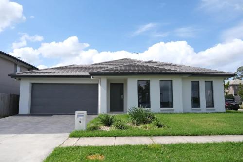 Kellyvile Delight 5BrHouseParkingShopping Center - carbon neutral hotel in Kellyville