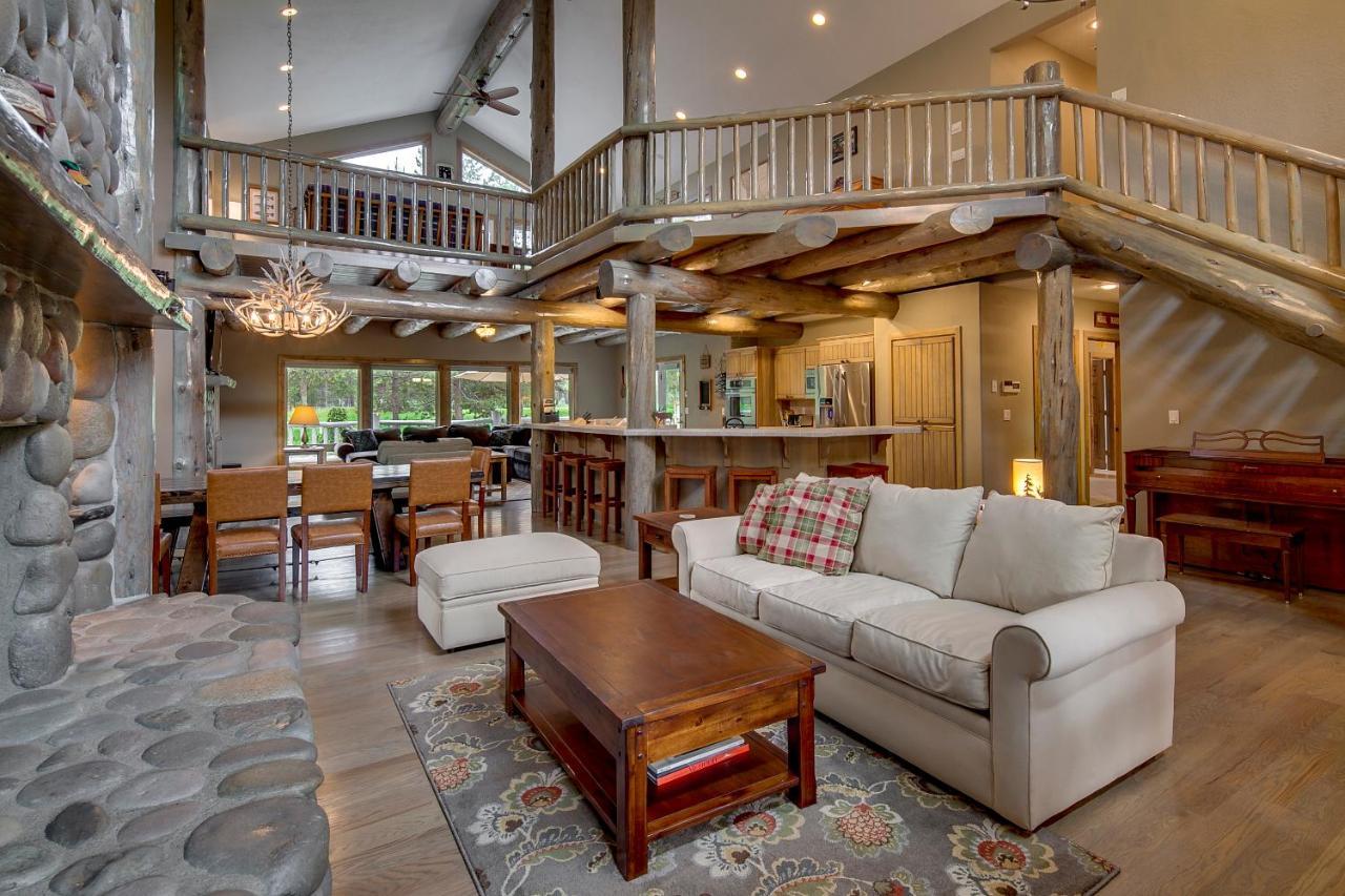 Silver Pine Lodge — 4-Star Luxury Hotel in Sunriver, United States