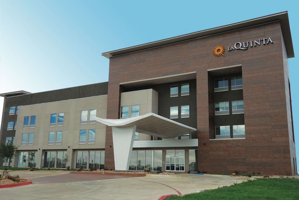 La Quinta Inn & Suites by Wyndham Amarillo Airport - photo 2