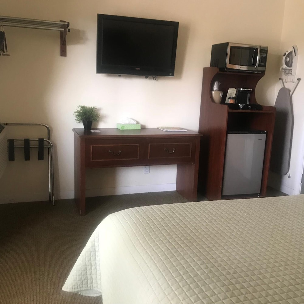 Bella Capri Inn - photo 14