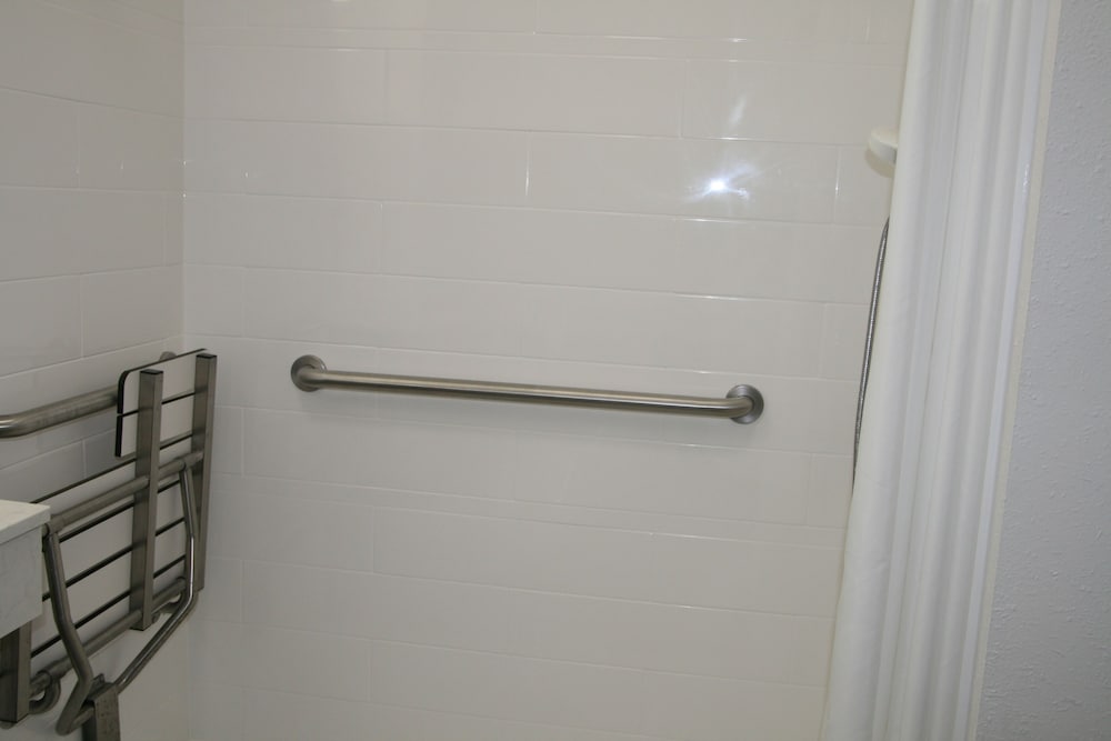 Hampton Inn Clarion - photo 20
