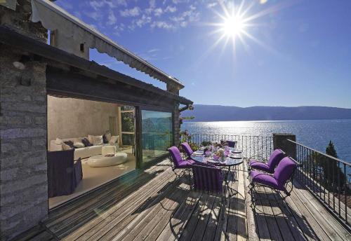 Villa Rachele: stunning luxury villa in centre Gargnano with private pool and breathtaking views — 4-Star Luxury Hotel in Gargnano, Italy