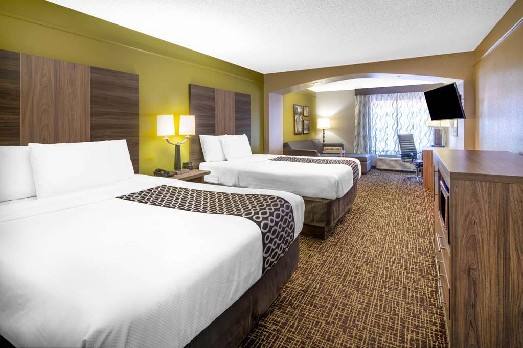 La Quinta Inn & Suites by Wyndham Atlanta Stockbridge - photo 7