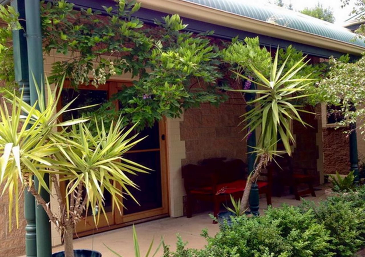 Clarevale Cottage B&B — 4-Star Luxury Hotel in Clare, Australia