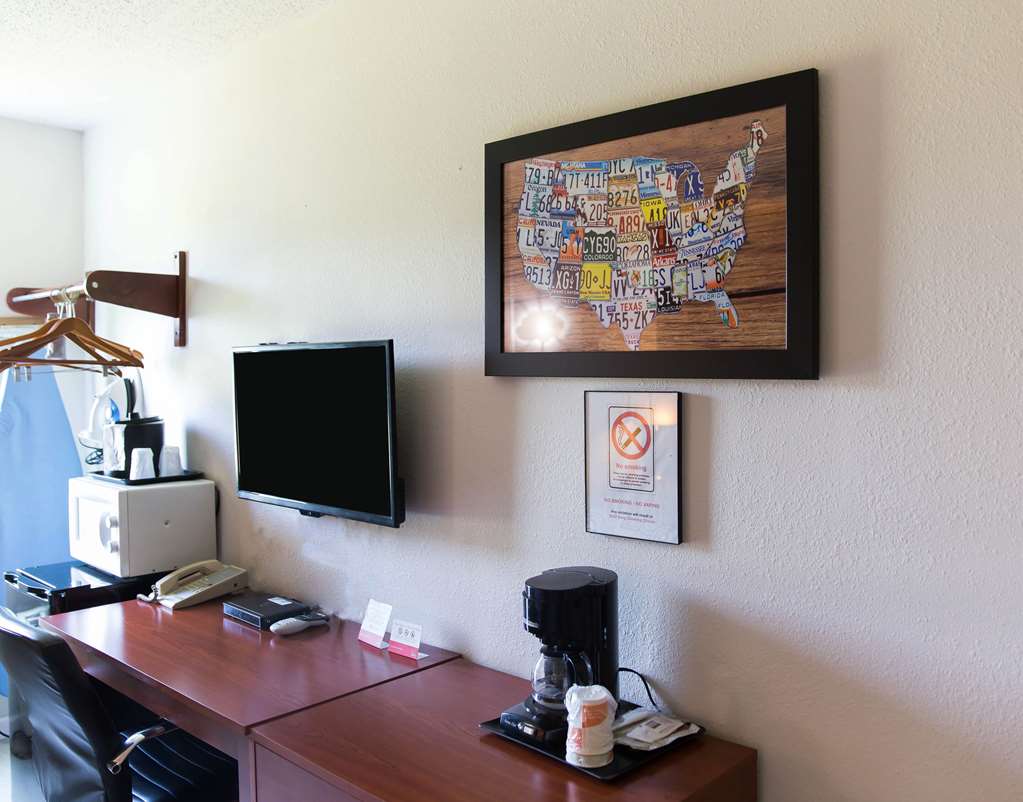 Econo Lodge Harrisburg Hershey North - photo 12