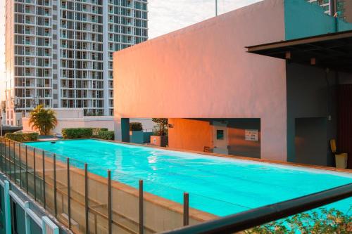 Zenith Place Huge 2BR Low rise condo — 4-Star Luxury Hotel in Bangkok, Thailand