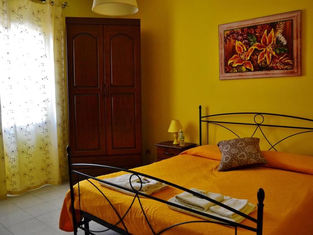 Yellow Room B B S Elia — Caltanissetta
