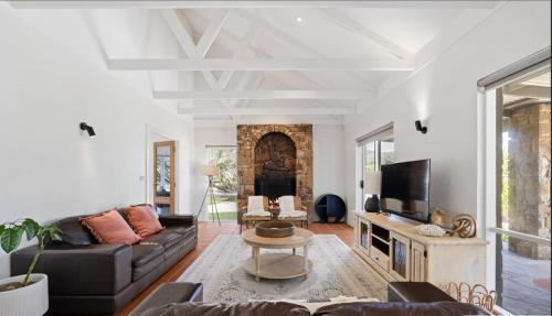 Tuscan style ocean beach escape on the Peninsula in Saint Andrews Beach, Australia