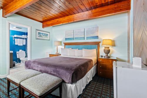 Oceanfront Inn Inlet View King Bed #9 in Fort Pierce, United States