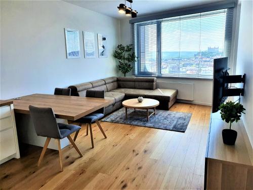 Prestigious SKY PARK apartment top city view Traveller awards 2024 — 4-Star Luxury Hotel in Bratislava, Slovakia