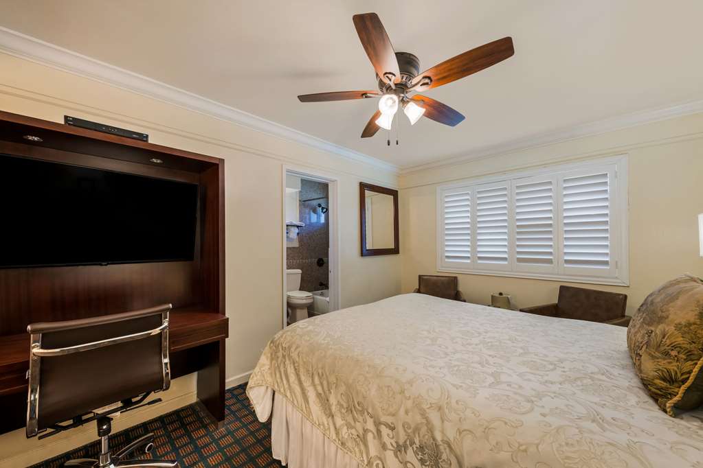 Clarion Collection Carmel Oaks Inn - photo 10