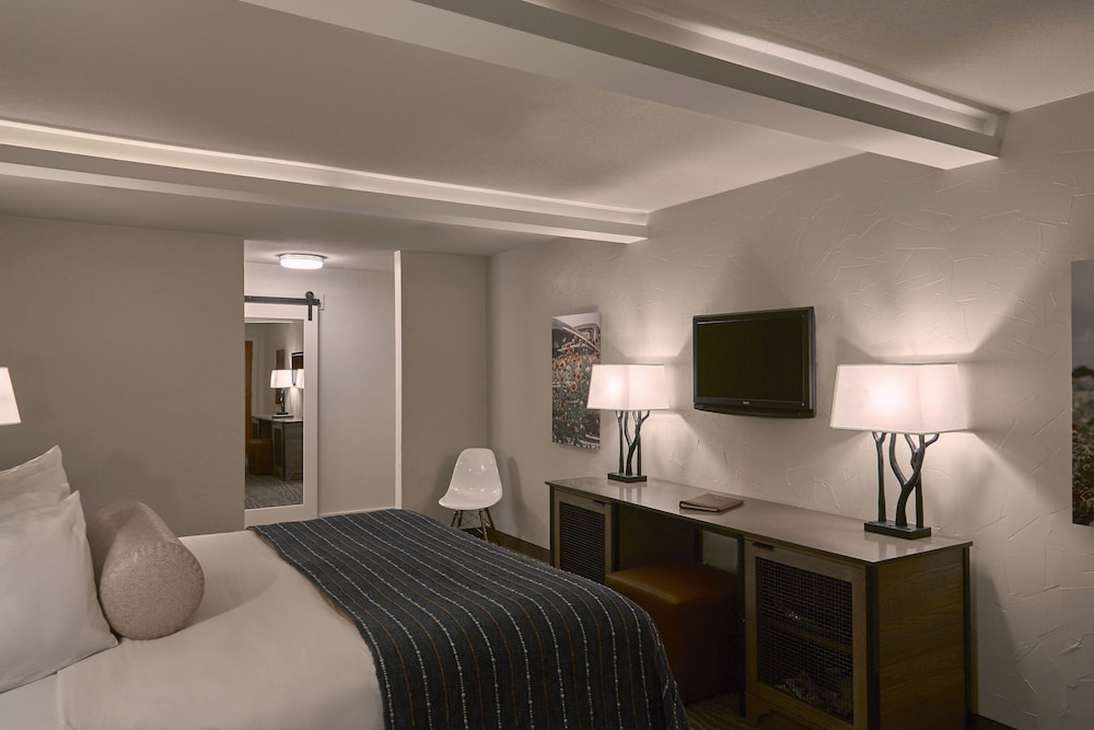Fredericksburg Inn & Suites - photo 26
