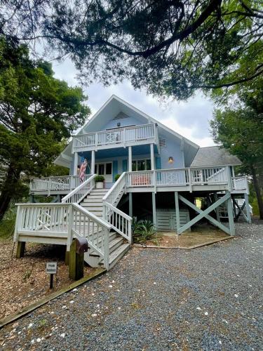 Dots Landing in Southport, United States