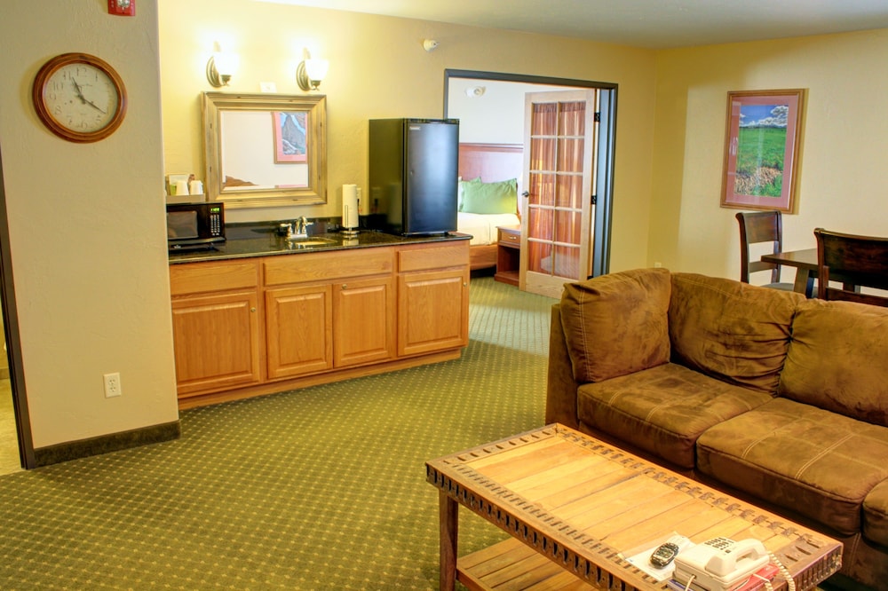 Blue Mountain Inn And Suites - photo 10