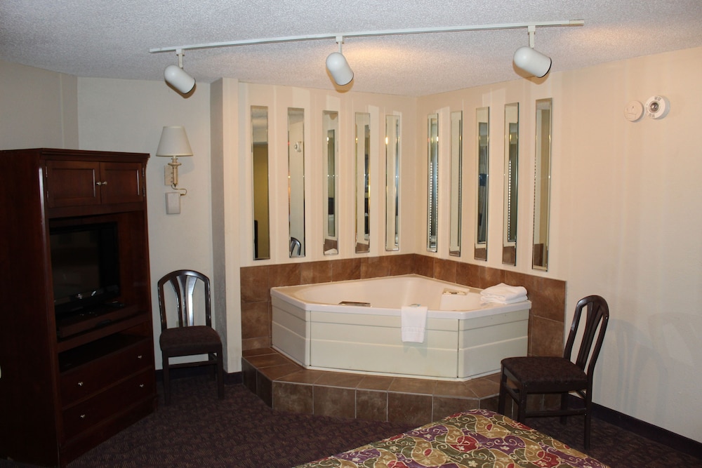 Lamplighter Inn & Suites South - photo 28