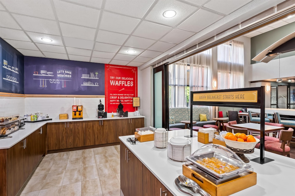 Hampton Inn & Suites Richmond Virginia Center - photo 34