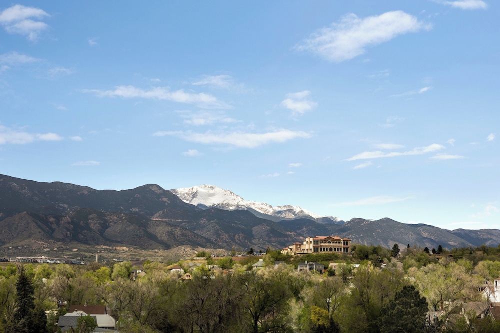 Holiday Inn Express & Suites Colorado Springs Central by IHG - photo 88