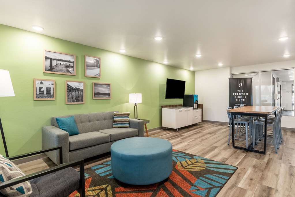 WoodSpring Suites Portland Vancouver - photo 10