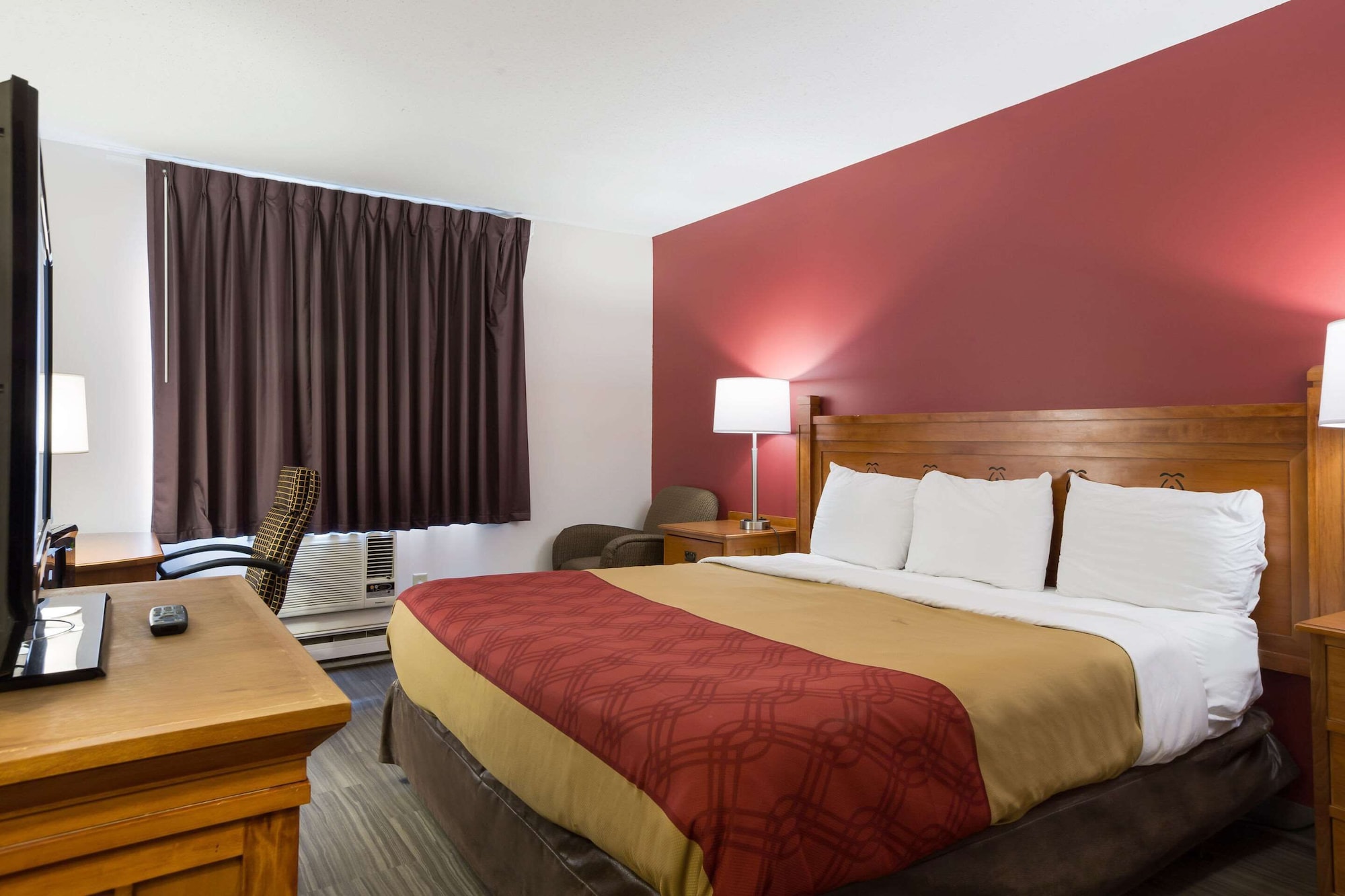 Econo Lodge Inn and Suites Escanaba - photo 5