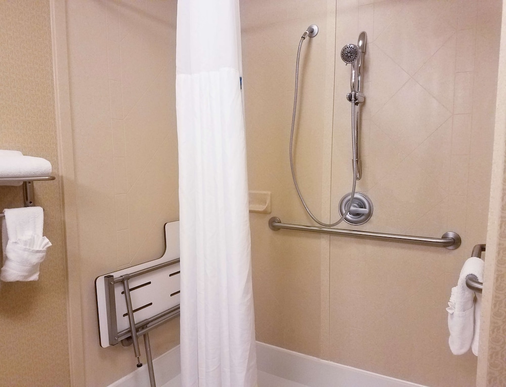 Hampton Inn & Suites Indianapolis Airport - photo 35