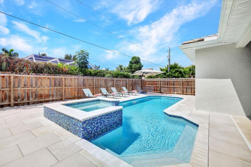 Starfish Wishes Less Than 1 Mile To Beach Salt Water Pool Walk to the Beach in Naples, United States