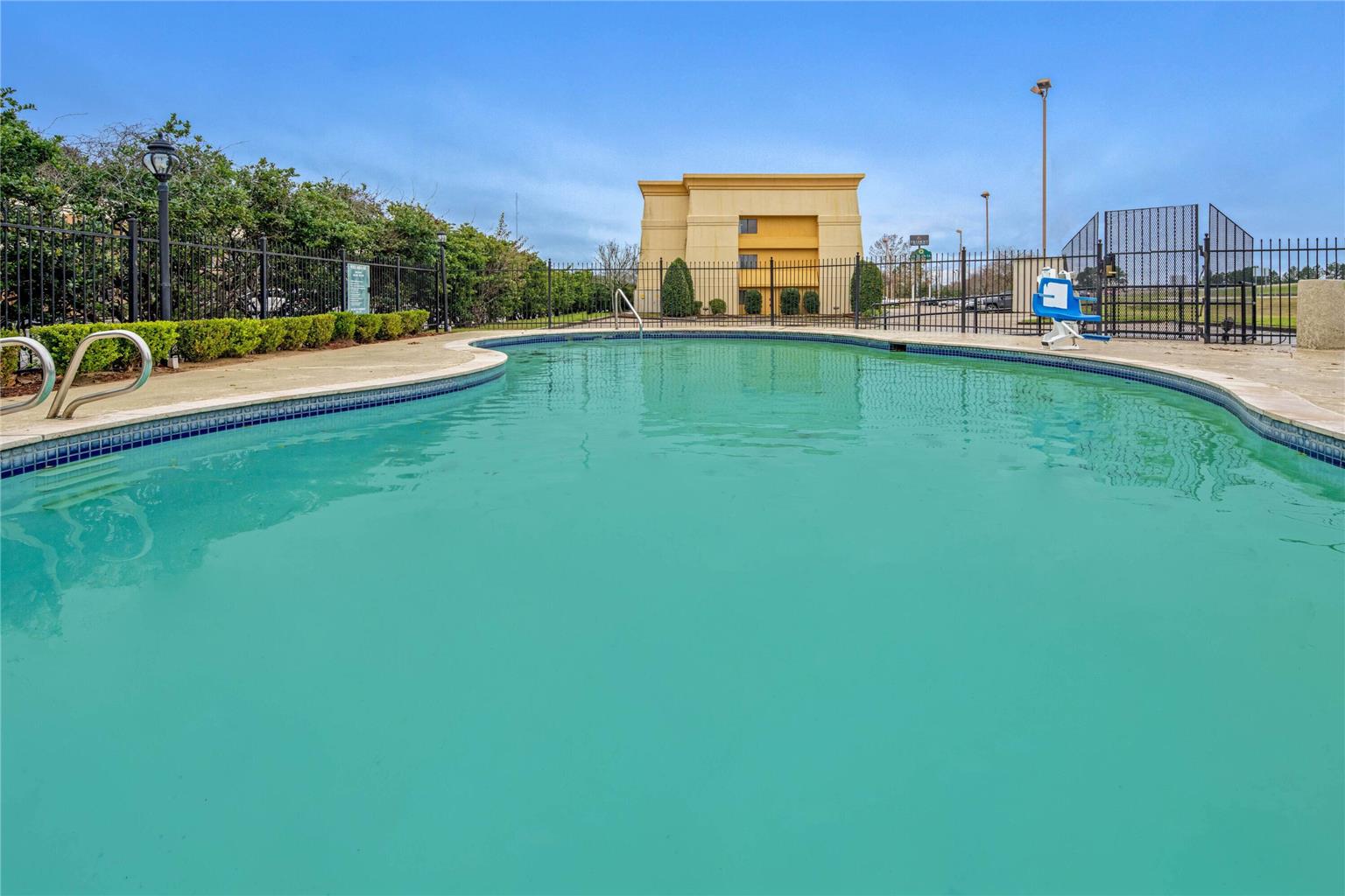 La Quinta Inn & Suites by Wyndham Baton Rouge Siegen Lane - photo 11