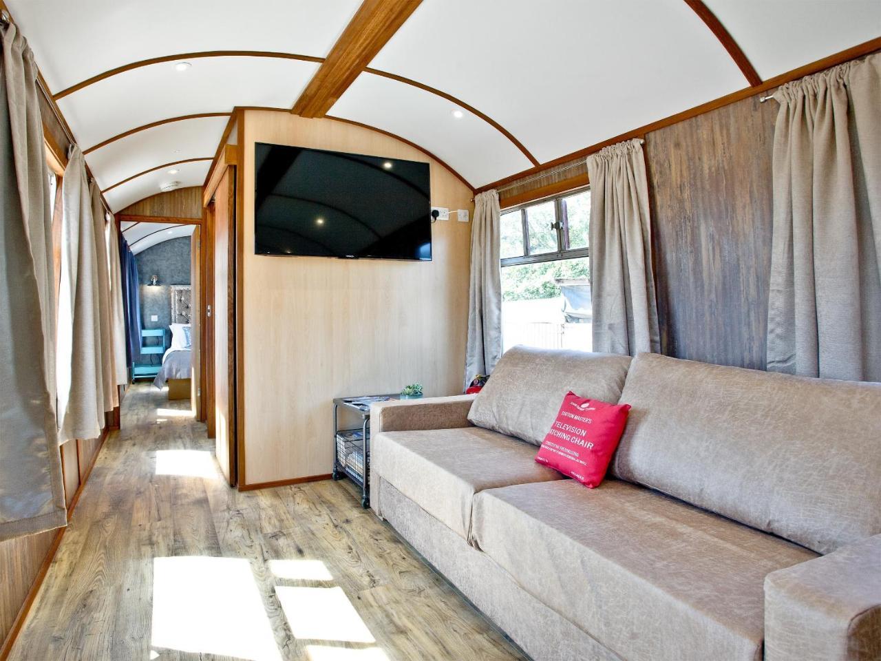 Brunel Boutique Railway Carriage 2 in Dawlish, United Kingdom