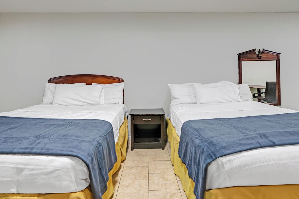 Super 7 Inn By OYO San Antonio NW Medical Center - photo 31