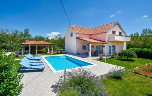 Awesome Home In Dugopolje With Sauna — 4-Star Luxury Hotel in Dugopolje, Croatia