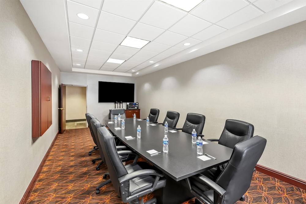 Hampton Inn & Suites Grove City - photo 47