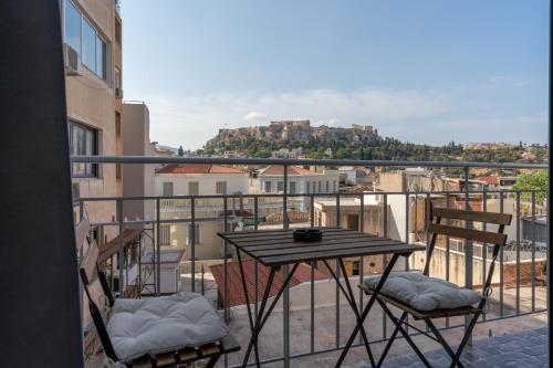 Luxury apartment overlooking the citadel of Tsakas — 4-Star Luxury Hotel in Athens, Greece