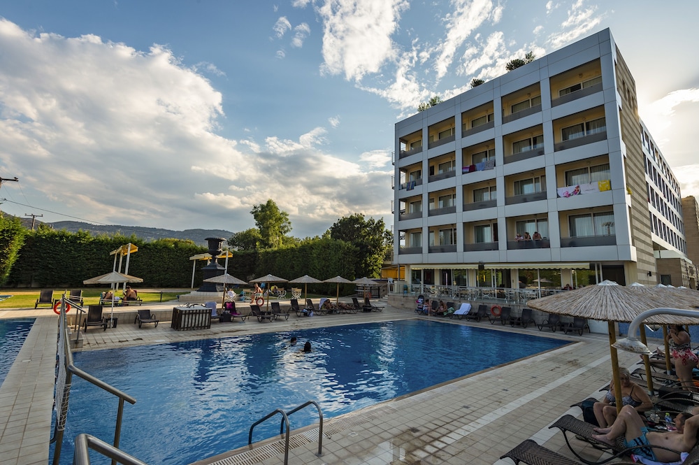 Dolphin Resort Hotel & Conference — hotel in Oropos