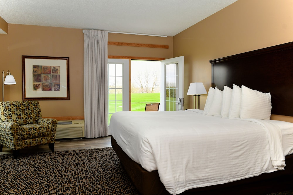 Cobblestone Inn & Suites Denison Majestic Hills - photo 11