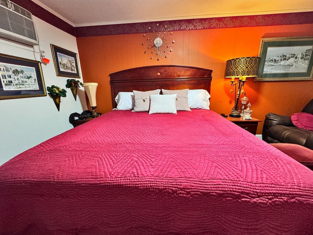 Chesterfield Hotel by OYO Hwy 9 - photo 10