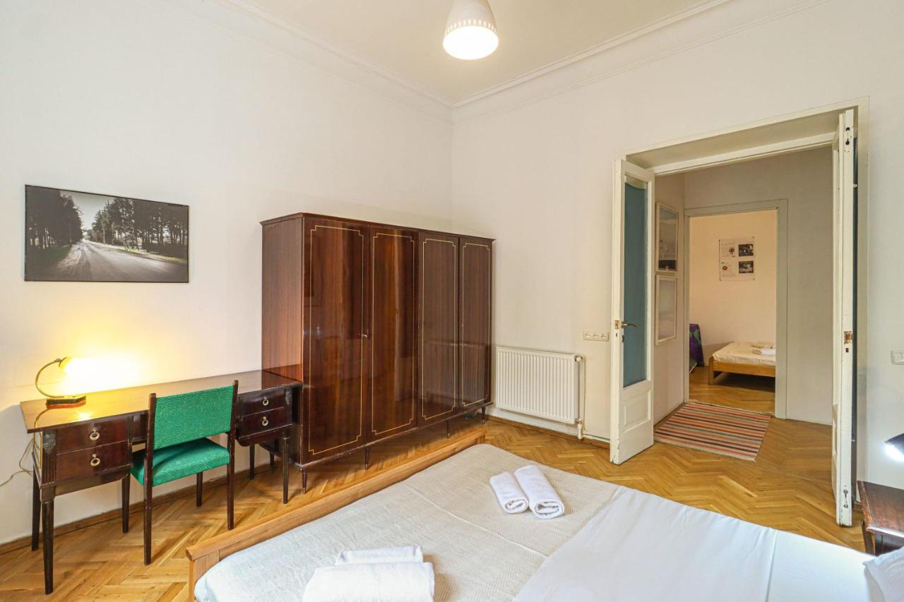INOLA Sunny flat with balcony in central Tbilisi