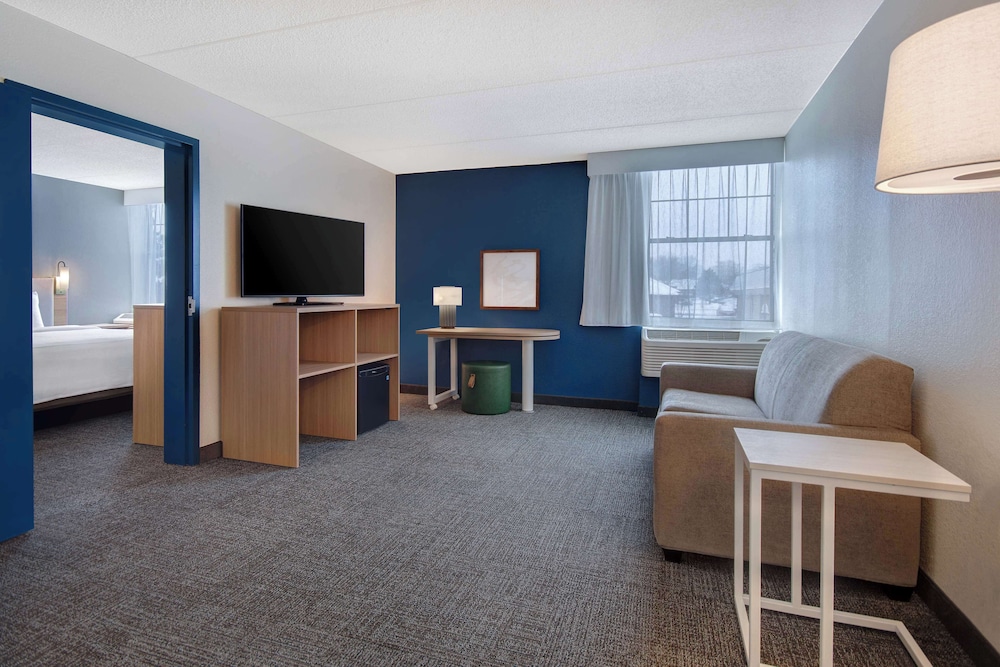 Spark by Hilton Rochester University Area - photo 24