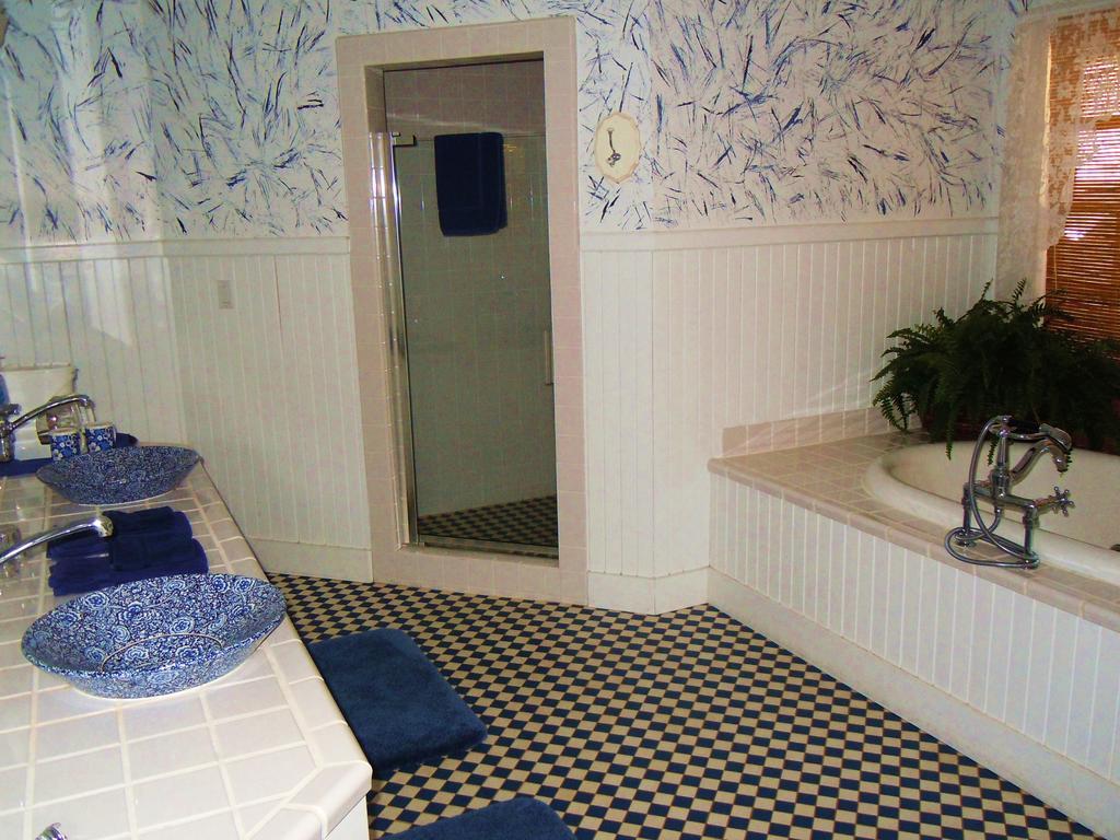 Jacaranda Inn - photo 14