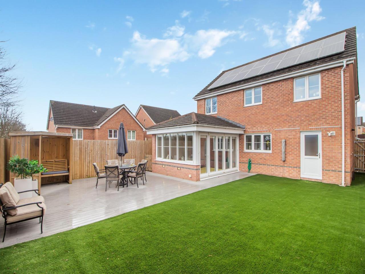 Chestnut House — 4-Star Luxury Hotel in Bridgend, United Kingdom