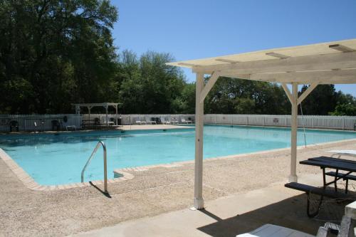 Medina Lake Camping Resort Cabin 7 - photo 14
