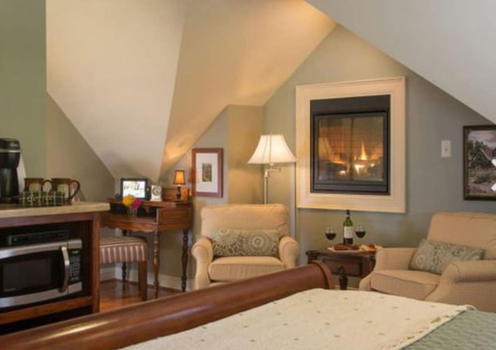 Hillbrook Inn - photo 16