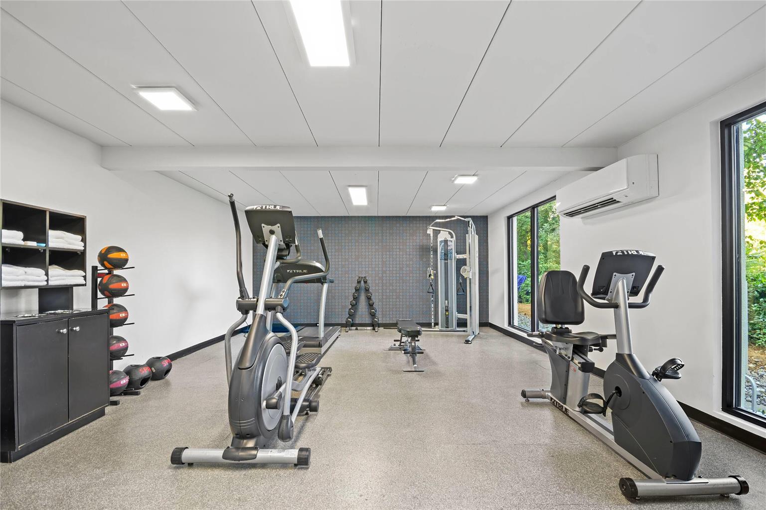 La Quinta Inn & Suites by Wyndham Sturbridge - photo 20