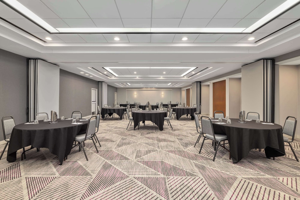 Hampton Inn & Suites Downers Grove Chicago - photo 48