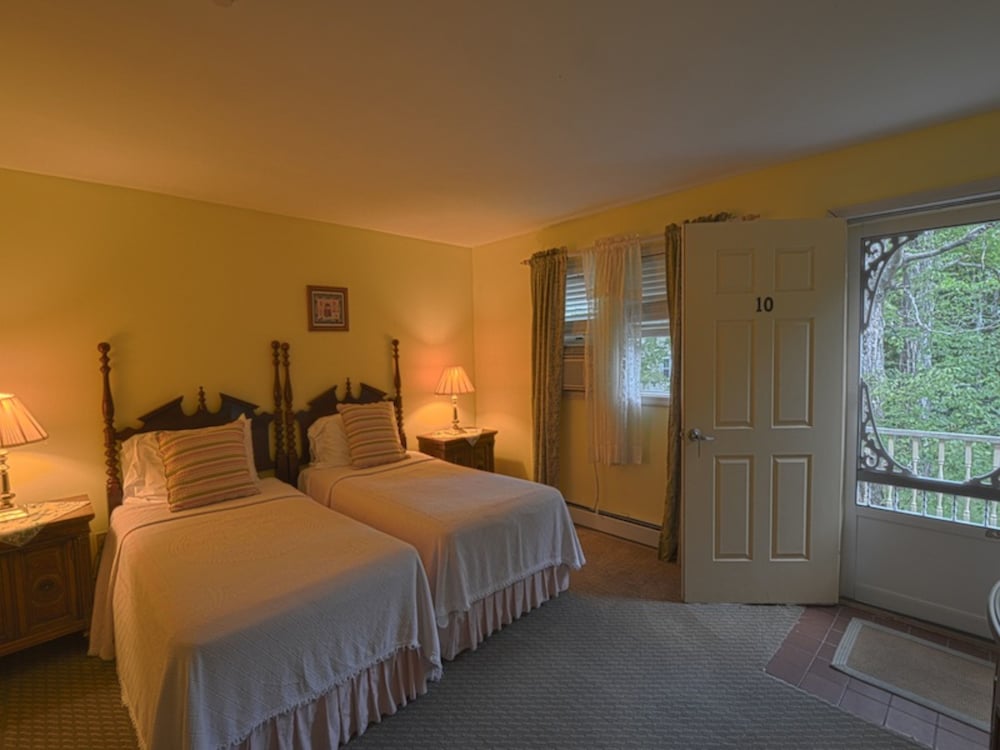 The Washington Irving Inn - photo 3