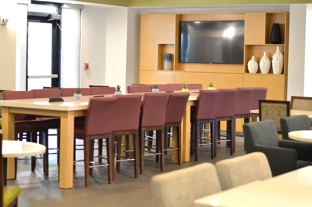 Holiday Inn Express & Suites Miami Hialeah by IHG - photo 40