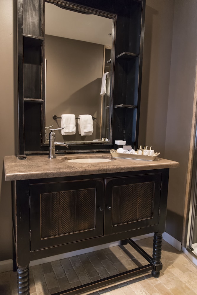 The Dwight D Hotel - photo 35