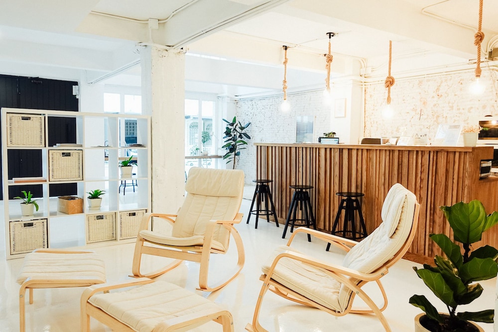 Lobby lounge